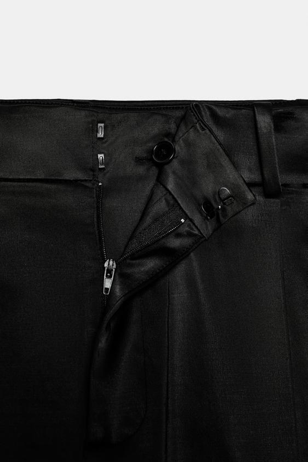 ZARA АТЛАСНЫЕ БРЮКИ С ЗАЩИПАМИ — ZW COLLECTION, ЧЕРНЫЙ