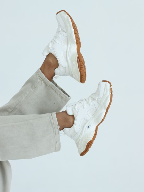 Женские кроссовки