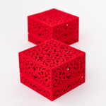 Элегантный футляр с кружевным узором для подвески