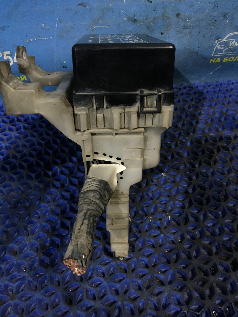 Блок предохранителей подкапотный NISSAN SUNNY 2001