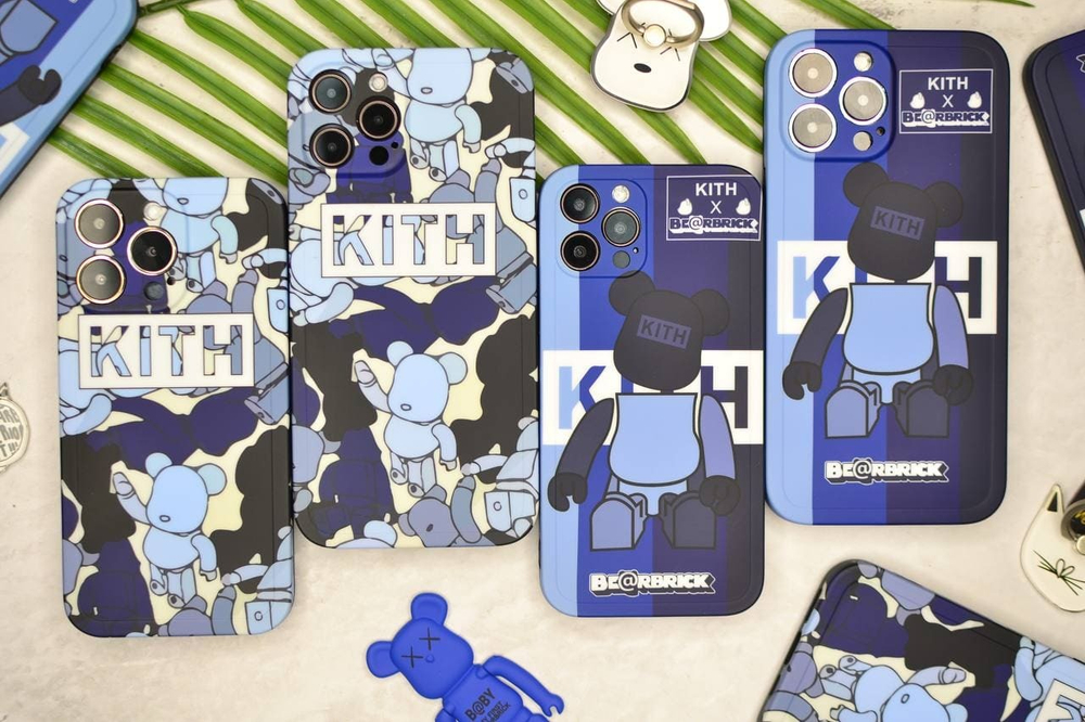 Чехол TPU с защитой камеры. Bearbrick KITH голубой
