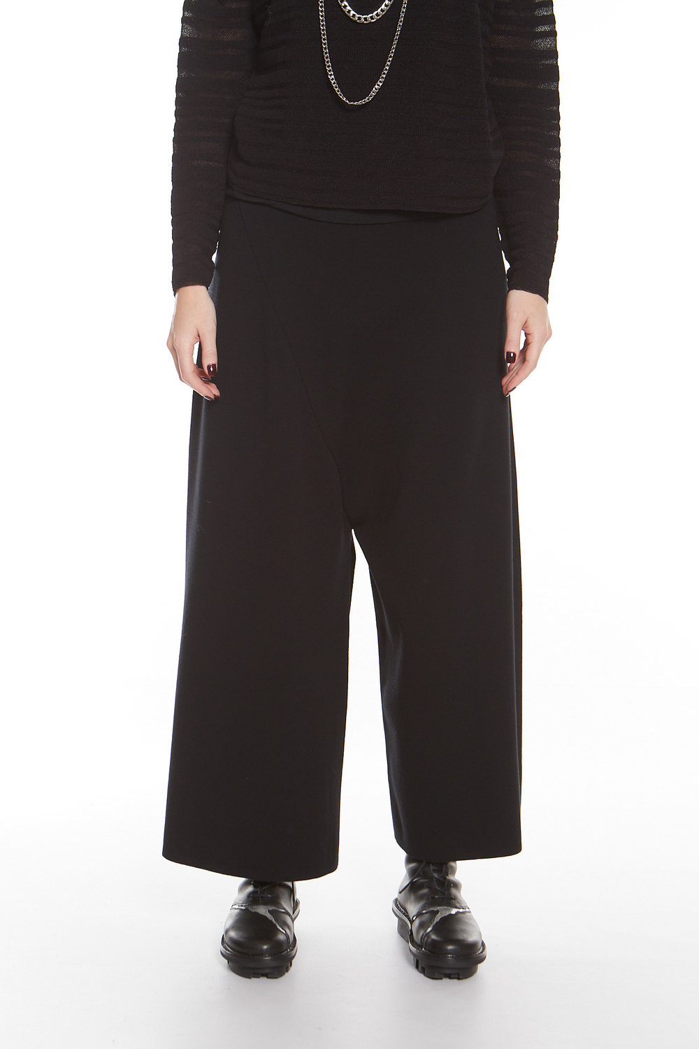 БРЮКИ С РАЗРЕЗАМИ