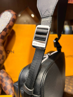 Сумка-мессенджер Louis Vuitton