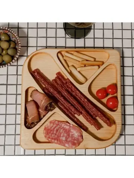 Деревянная менажница для подачи блюд из кедра