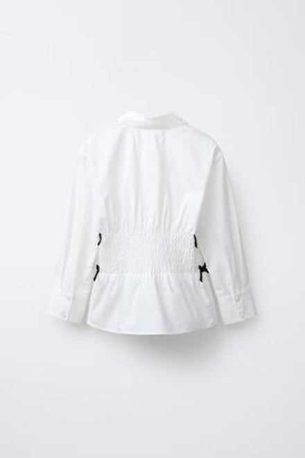 ZARA РУБАШКА С ЭЛАСТИЧНОЙ ОТДЕЛКОЙ И КОНТРАСТНЫМИ БАНТАМИ, БЕЛЫЙ