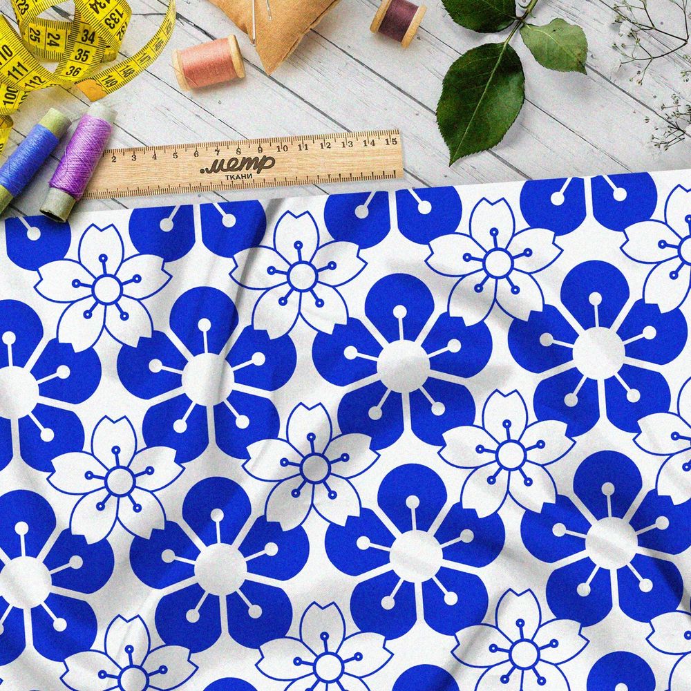 Ткань кулирная гладь белые и синие цветы на белом фоне