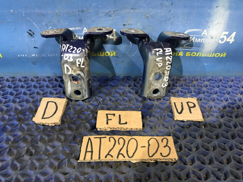 Петля двери передней левой TOYOTA AVENSIS 1999