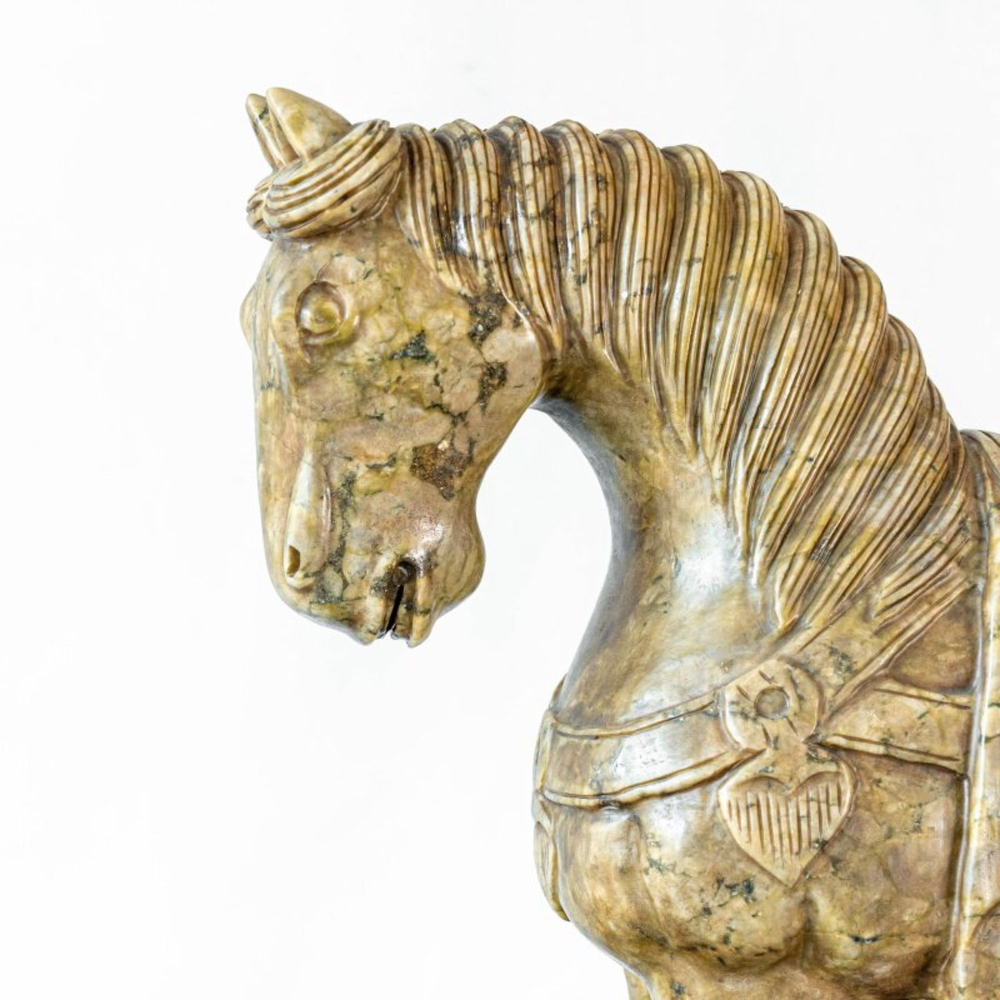 Старинная скульптура «Конь»