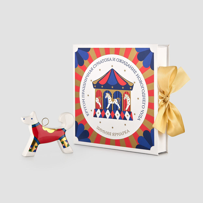Елочная игрушка Farforite «Собачка / Зимняя ярмарка» в подарочной коробке