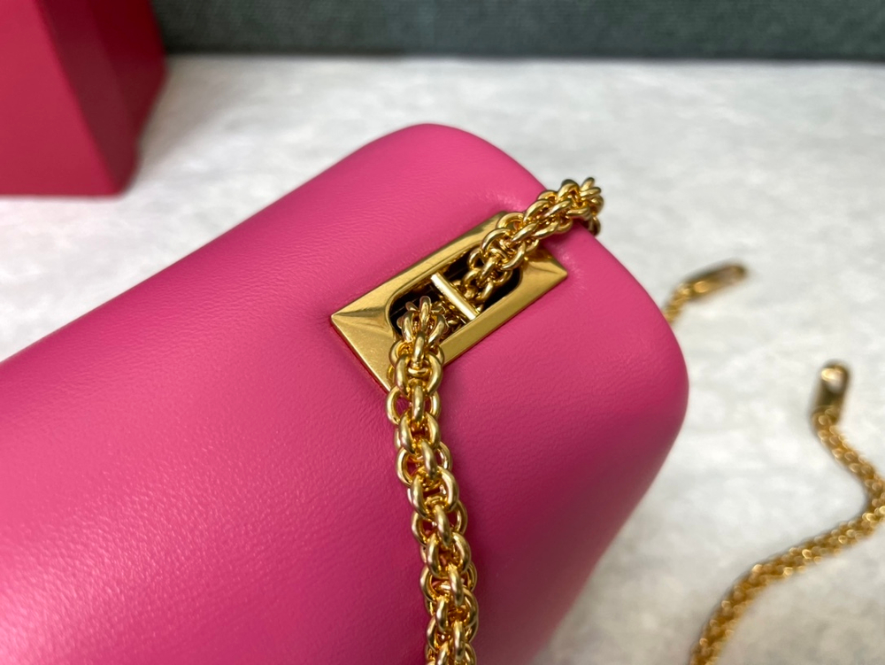 Valentino One Stud Bag with Chain 19 cm
