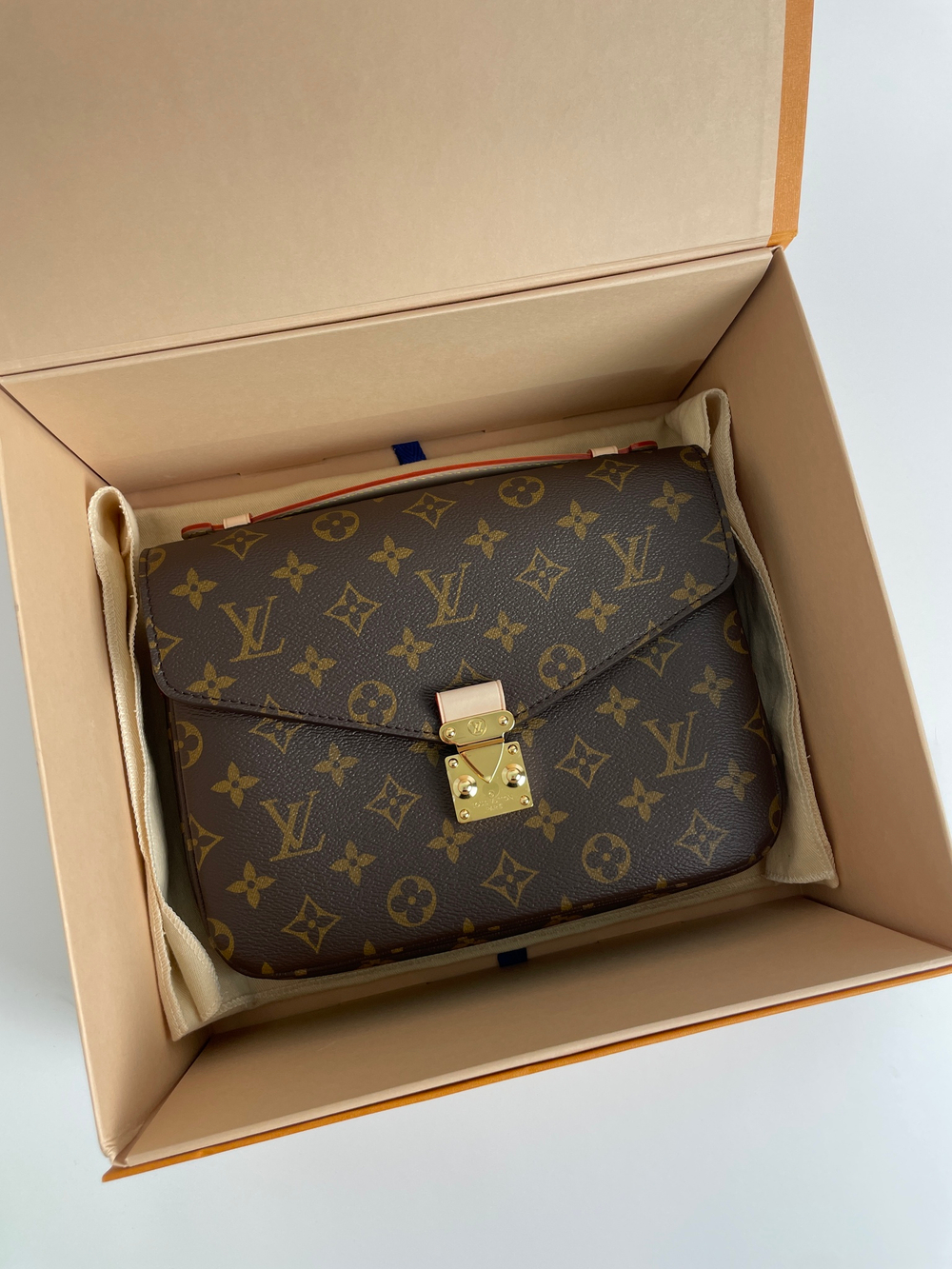 Сумка Louis Vuitton POCHETTE METIS