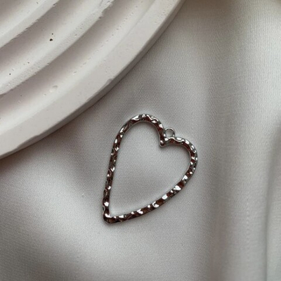 15297-р Подвеска «Сердце контурное" фактурная 30*20 мм, родий