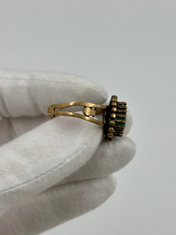 Кольцо с зелёным кристаллом