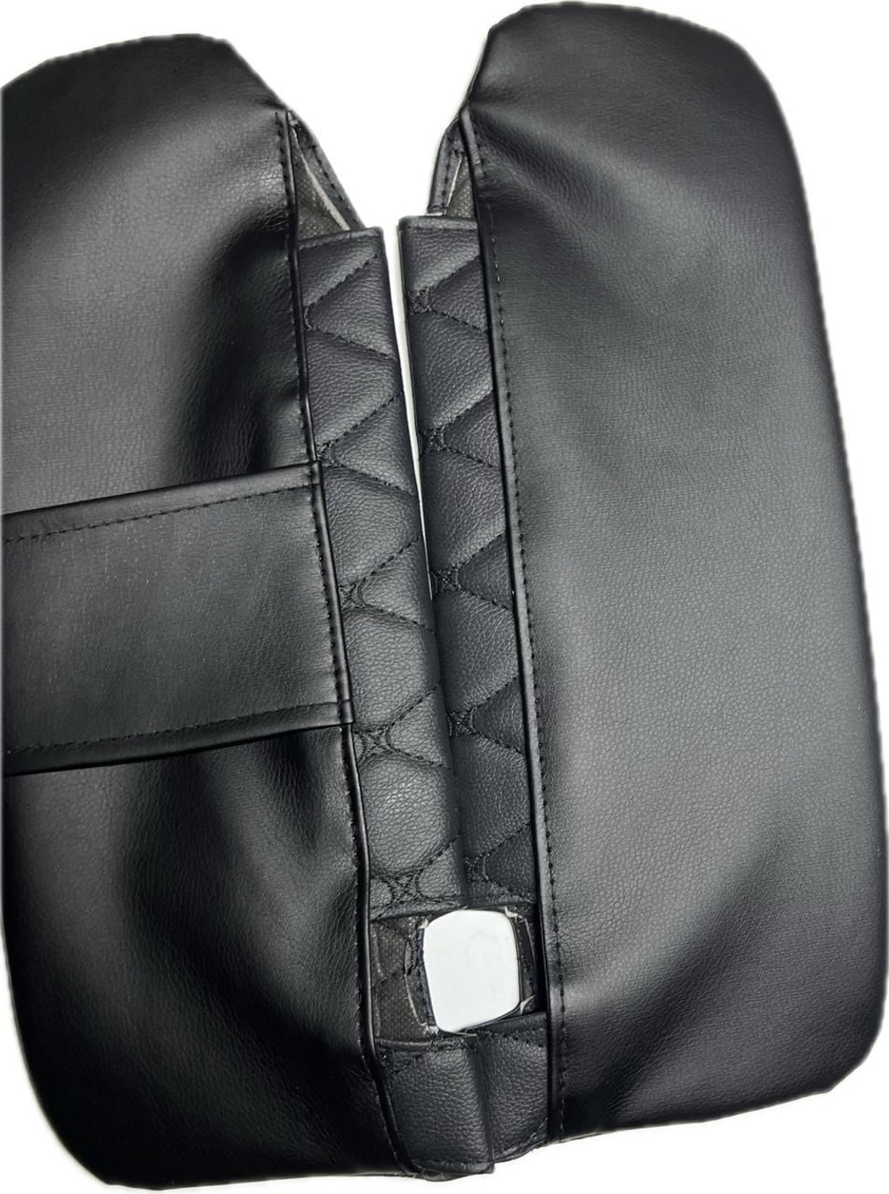 Чехлы на козырьки ЛАДА Ларгус, РЕНО Логан, Дастер, Сандеро (чёрная нить Бабочка)