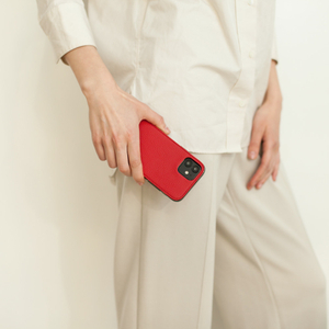 Накладка для iPhone 12/12Pro из кожи теленка красного цвета