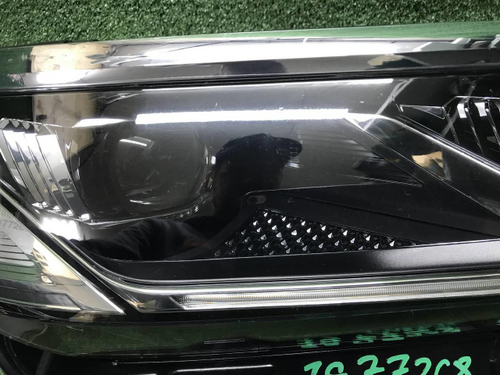 Фара правая VW Touareg 3 (2018-2023) LED