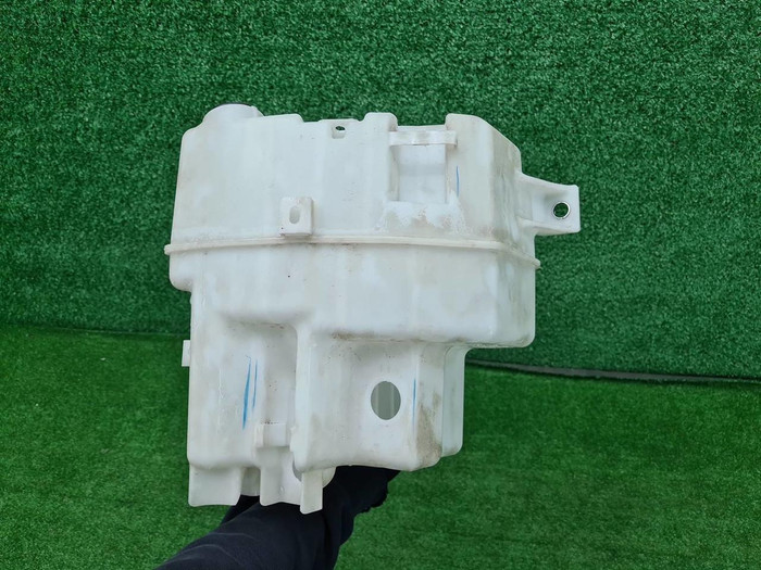 Бачок омывателя Toyota Camry xv70 (2017-н.в.)