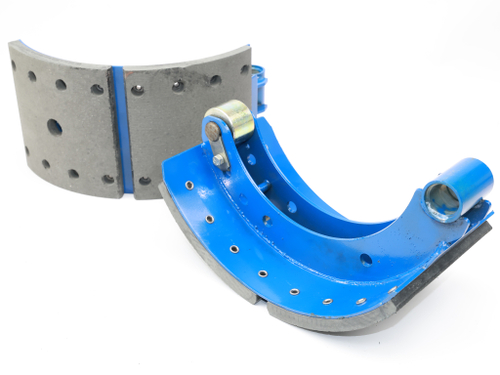 Колодка барабанного тормоза а/м МАЗ-9758 (комплект 2 шт.=9758-3501090 + 9758-3501091/  на колесо / с отверстием и роликом/ ширина 200 мм.) на колесо АККОР