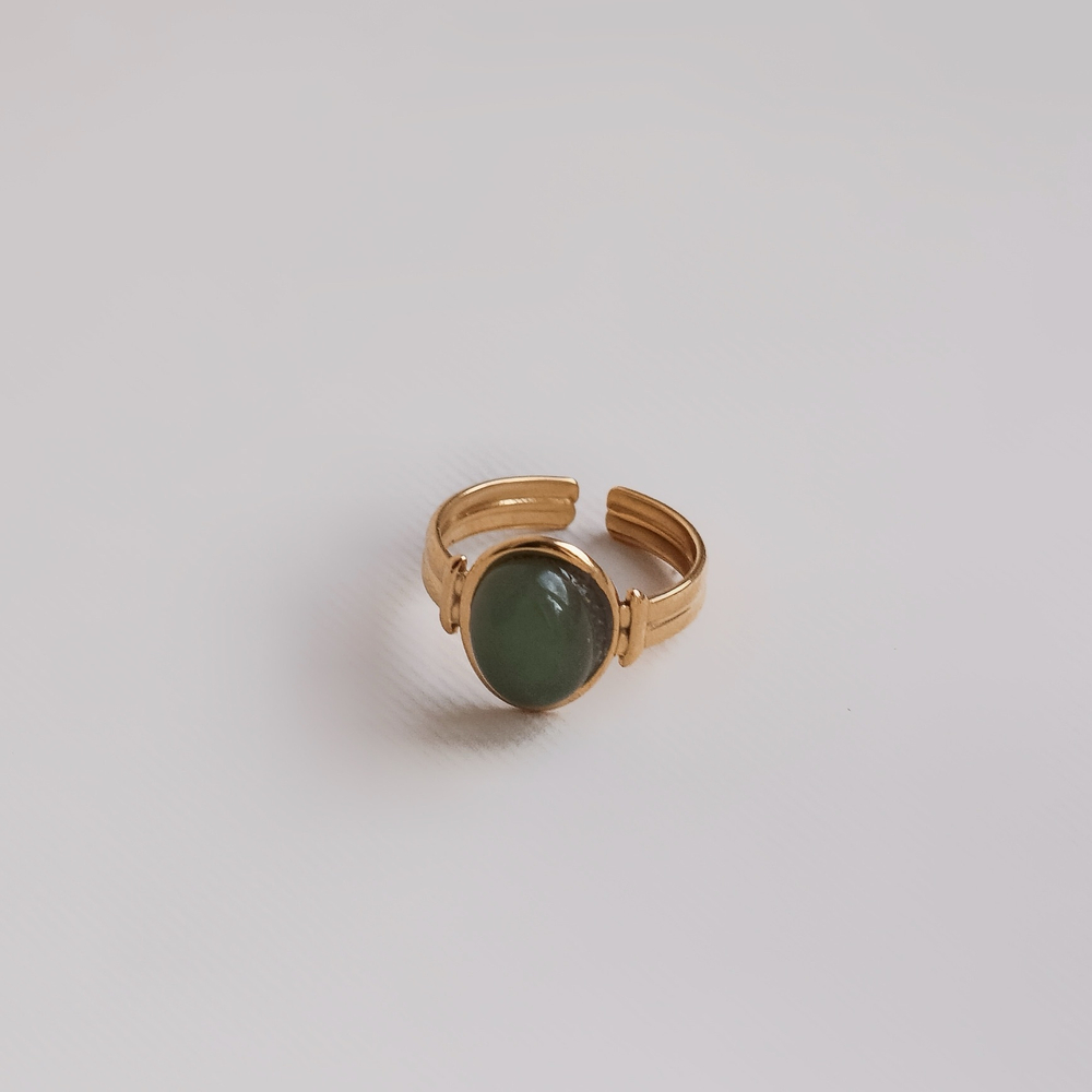 Кольцо с зеленым цирконием