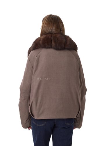 Короткая парка цвета капучино с песцовым воротником