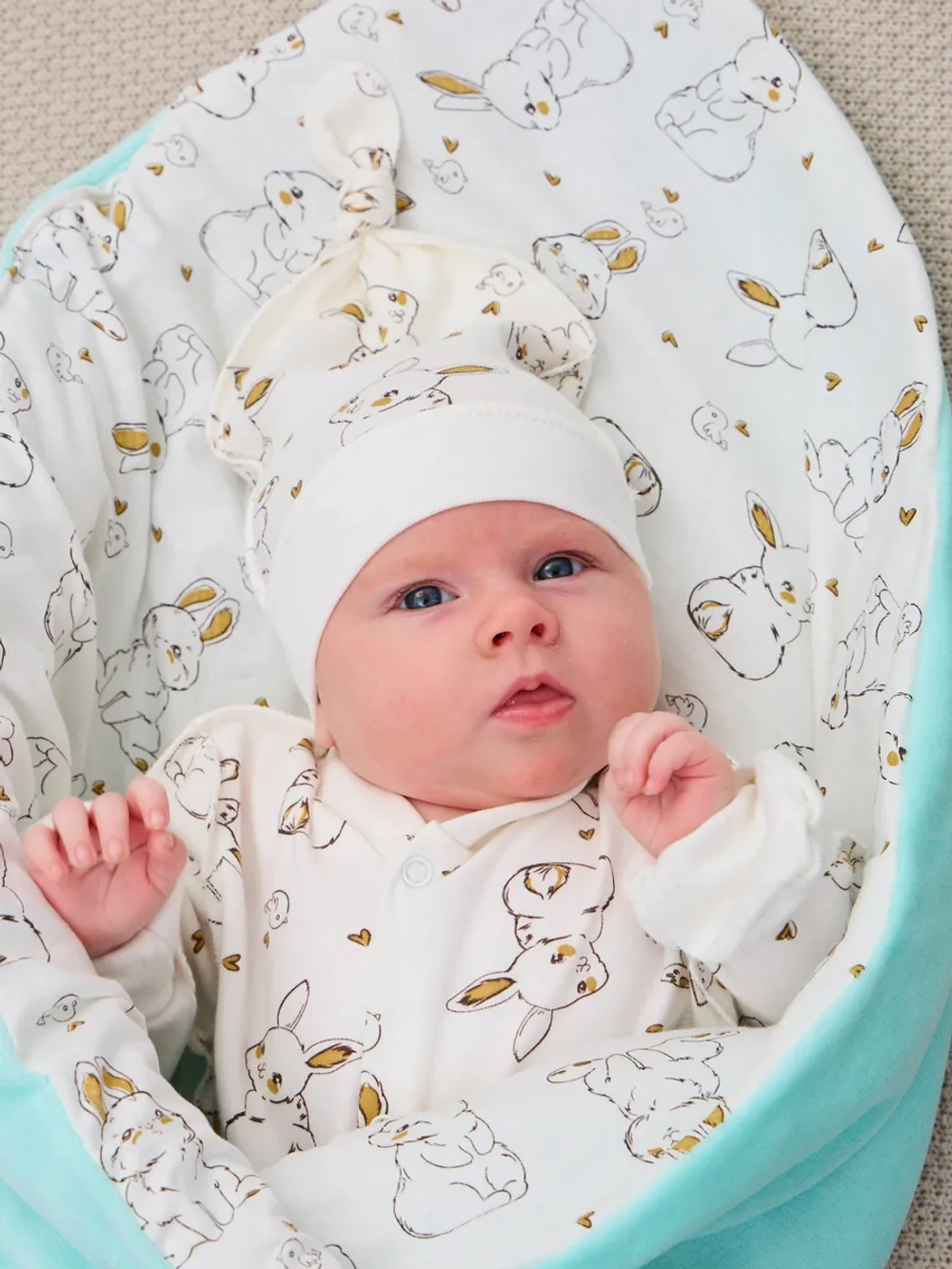 Конверт на выписку весна c костюмом