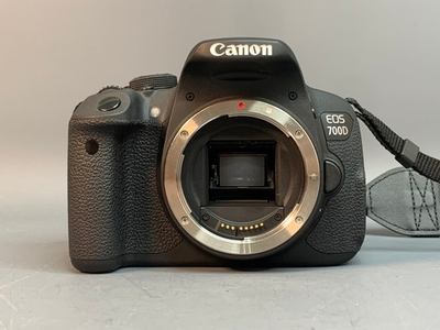 Canon 700D Kit 18-55mm IS STM 1.070 кадров