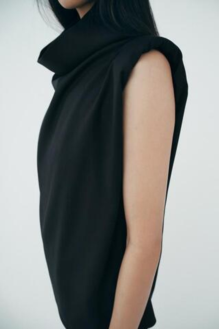 ZARA ТОП С ВОРОТНИКОМ-СТОЙКОЙ И ПОДПЛЕЧНИКАМИ — ZW COLLECTION, ЧЕРНЫЙ