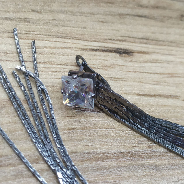 Серьги англ.заст. Bogema кристалл ромбик цепочки жгутики металл графитовый