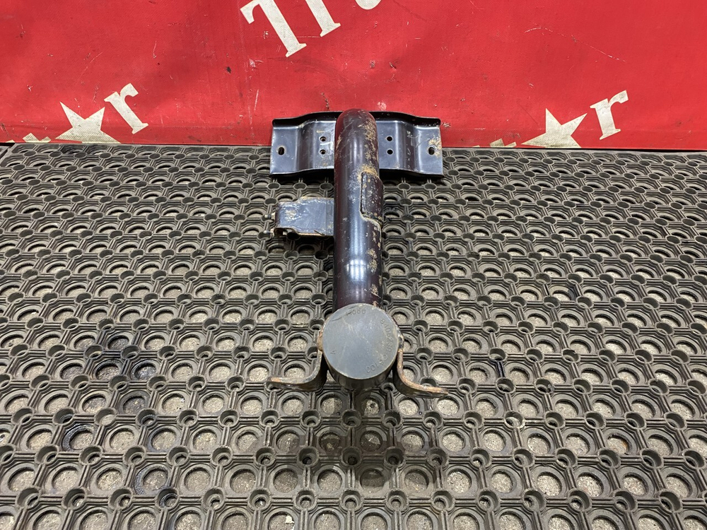 Кронштейн корпуса подножек правый 2023г