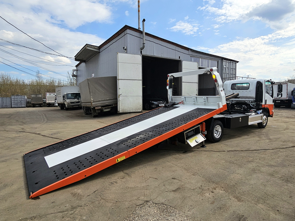 ISUZU ELF 4.5 т. эвакуатор со сдвижной платформой