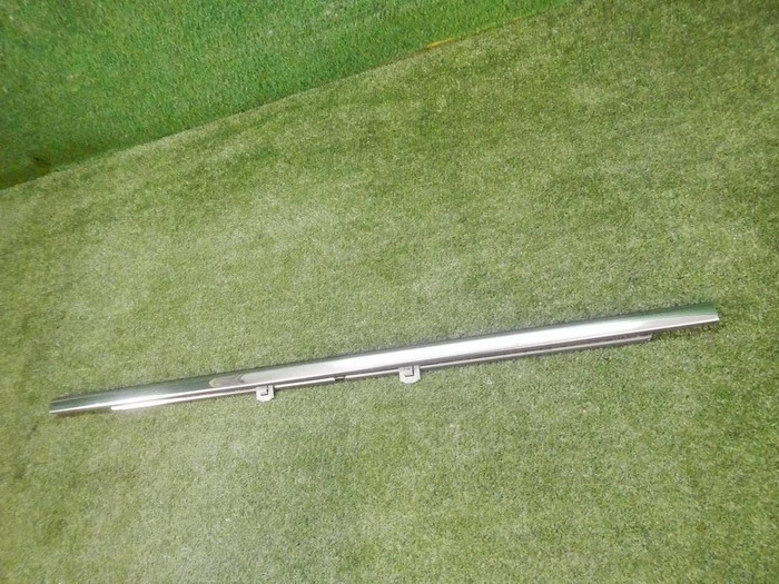 Молдинг двери передний правый Cadillac Escalade 4 (2014-2020)