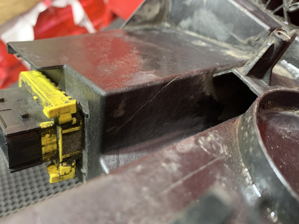 Фара правая Halogen + LED