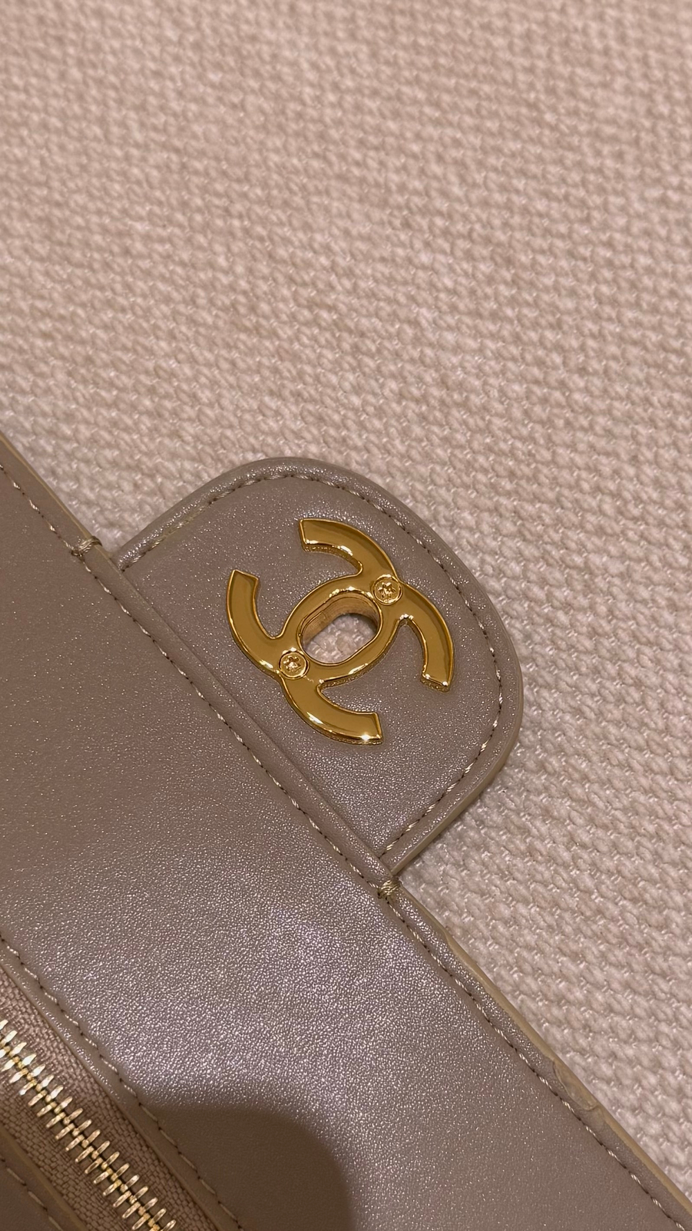 Chanel Maxi Flapbag 38 cm