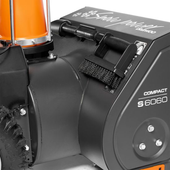 Бензиновый снегоуборщик "DAEWOO" S 6060