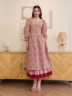 Платье с вырезом-сердечко