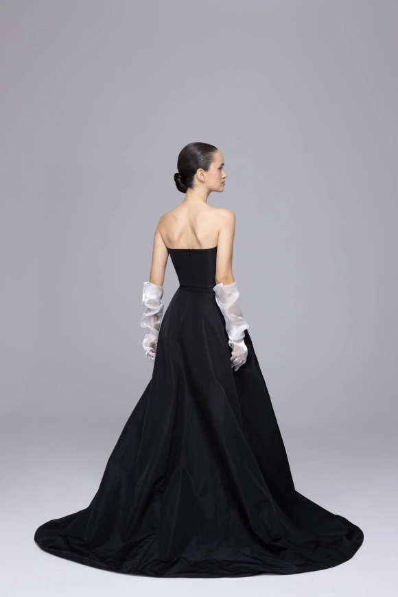 Платье со шлейфом из тафты