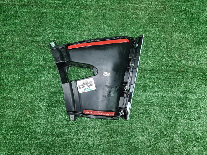 Воздуховод переднего бампера Hongqi E-HS9 (20-нв)