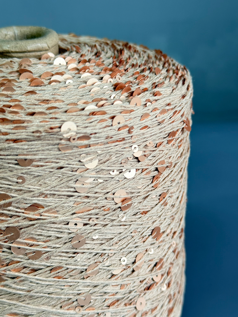 Пряжа Glam Shine пайетки 6+3 мм (052/холодный беж, матовые пайетки), 250м/100гр