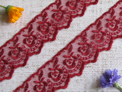 Вышивка на органзе, ш. 4,3 см.