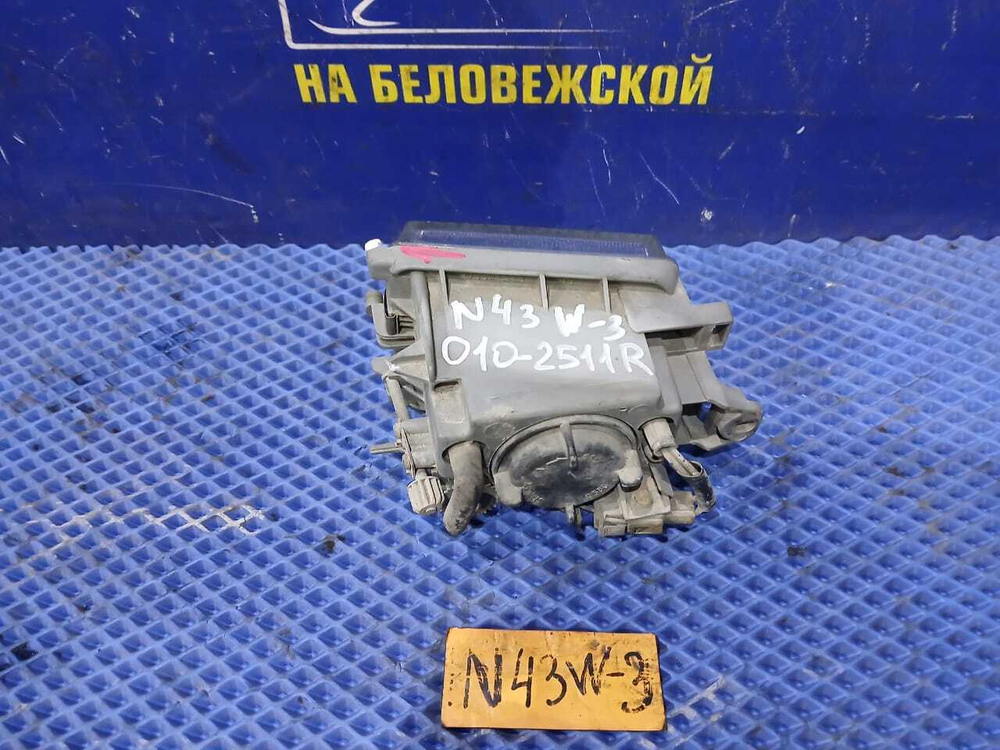 Туманка правая MITSUBISHI CHARIOT 1994