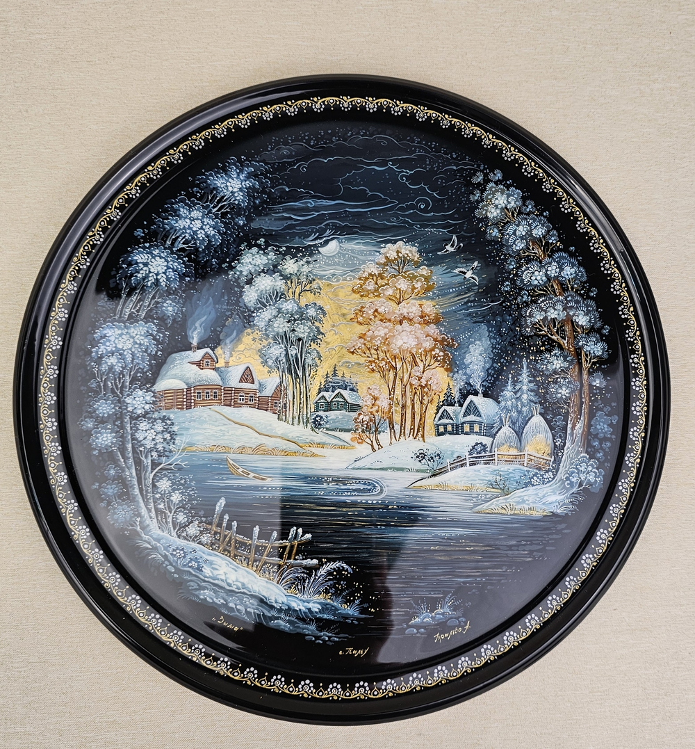 Сувенирная тарелка "Русская деревня" с росписью (лаковая миниатюрная  живопись)