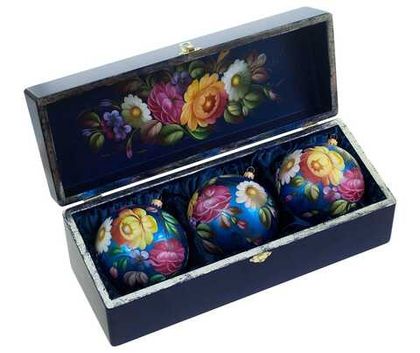 Set of 3 Christmas ball in a wooden box SET04D08112022025