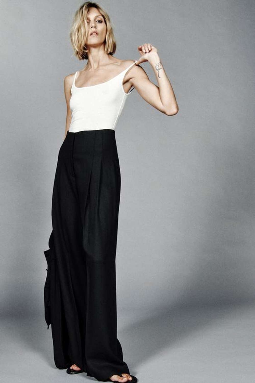 ZARA БРЮКИ С ВЫСОКОЙ ПОСАДКОЙ ИЗ СМЕСОВОГО ЛЬНА — ZW COLLECTION, ЧЕРНЫЙ