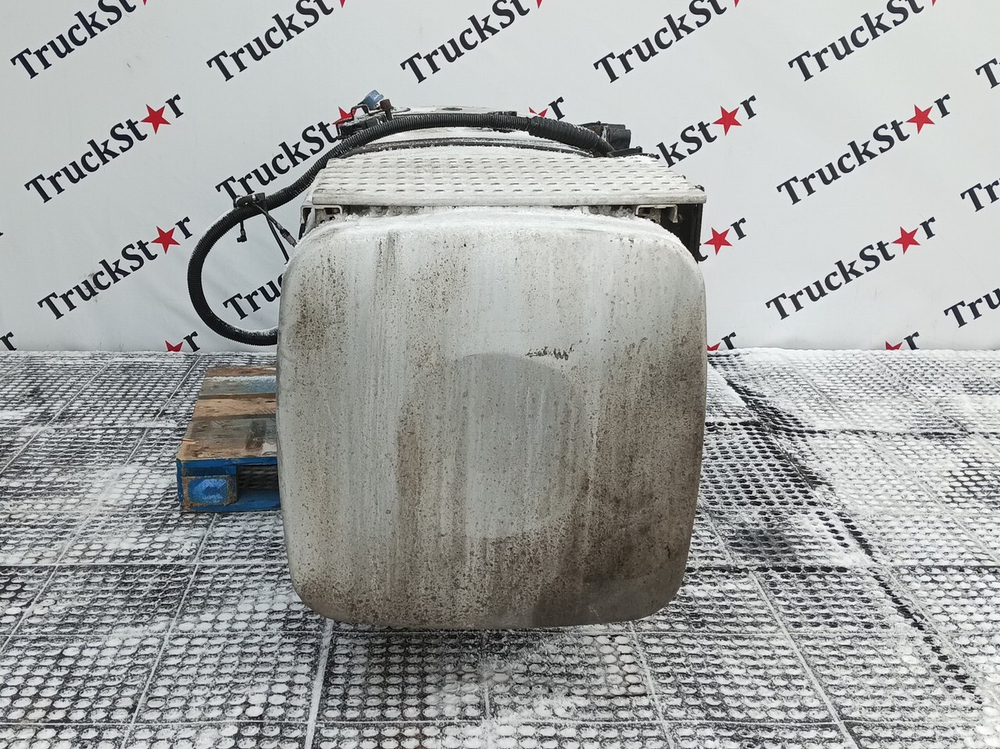 Бак топливный 760L+100L AdBlue