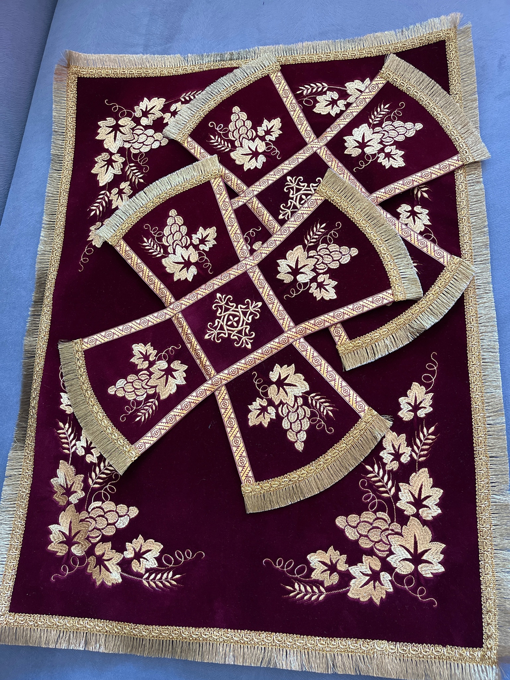 Бархатные покровцы бордовые Афины