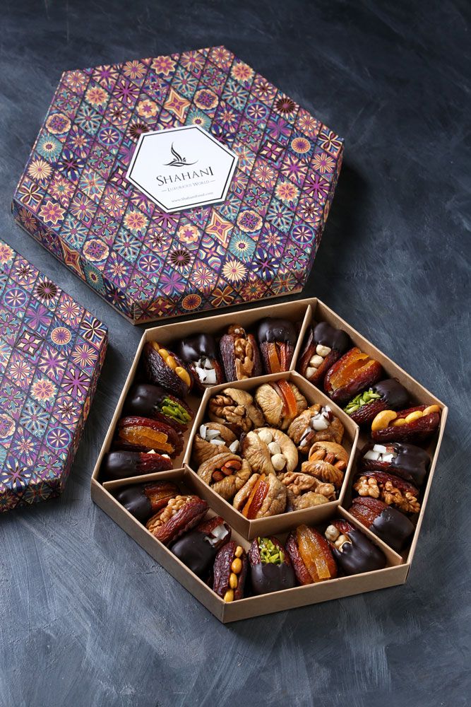 Подарочный набор сухофруктов и фиников Shahani Mix Box с инжиром и орехами 30 шт 80210167 Иран