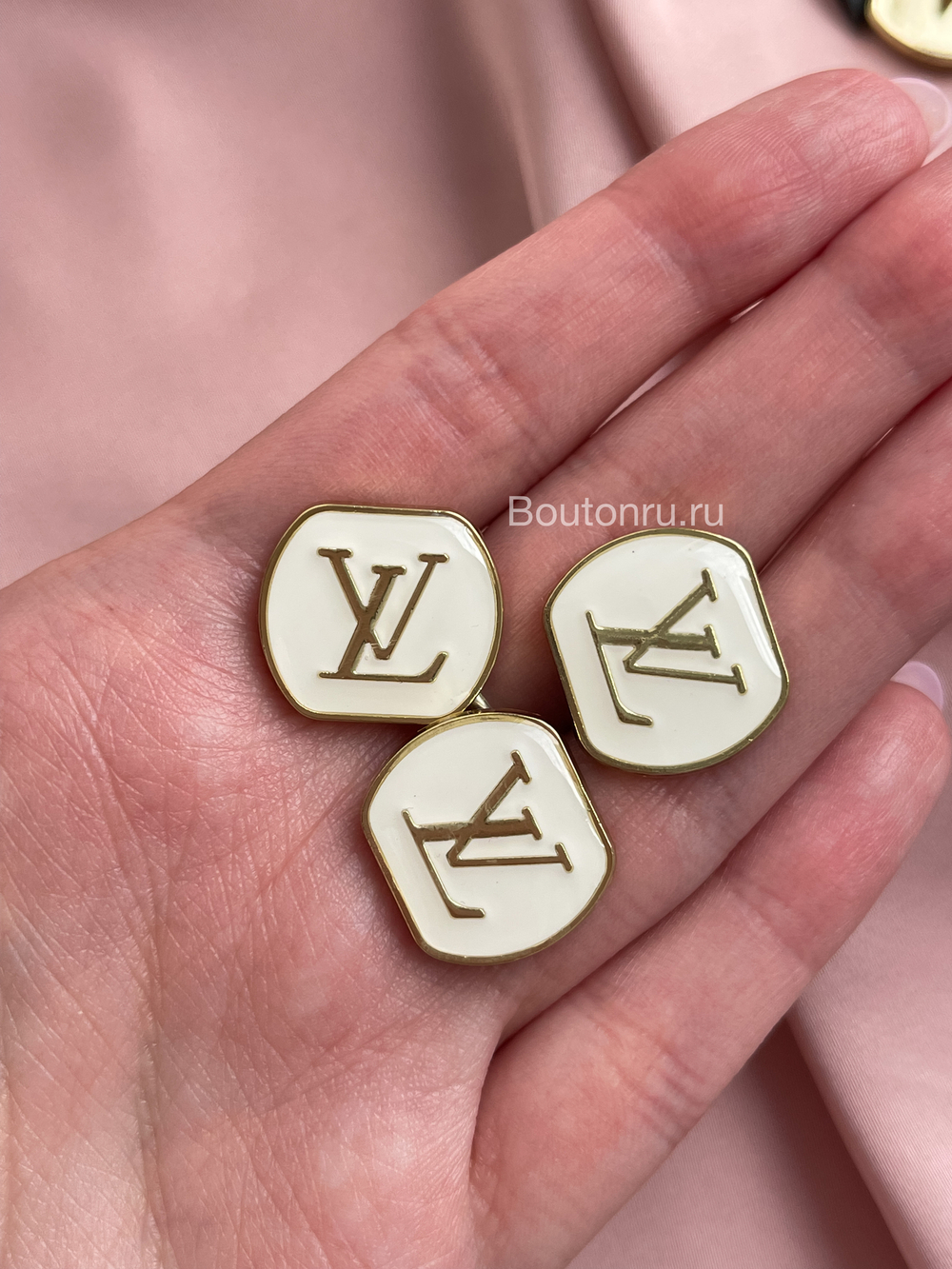 Пуговицы Лв. молочные эмаль золото 18 мм