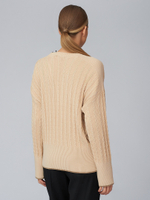 Женский джемпер бежевый с узором косичка