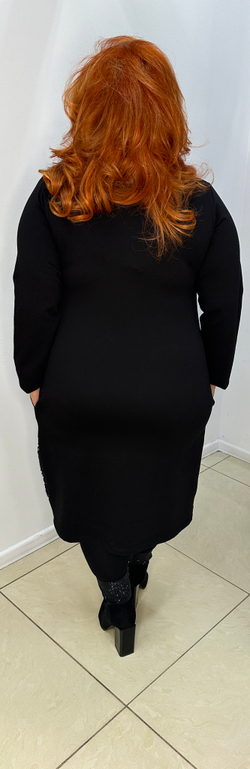 Трикотажное черное платье с ажурным низом