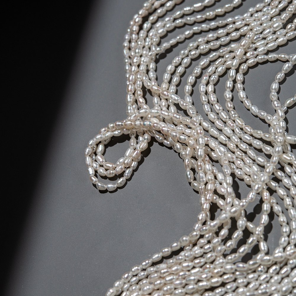 Жемчуг культивированный овальный, белый, 2,5*3,5-4мм